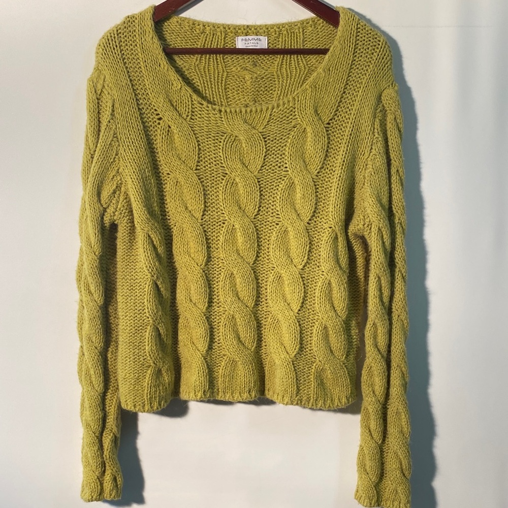Elegant Cable Knit Sweater in Green/Yellow